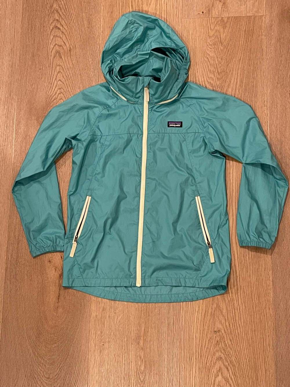 Patagonia Kids Teal Windbreaker with Light Yellow Zippers